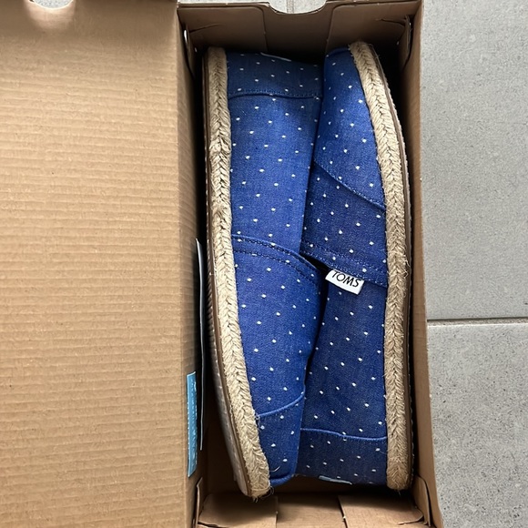 NIB TOMS Classic shoes - Picture 3 of 9